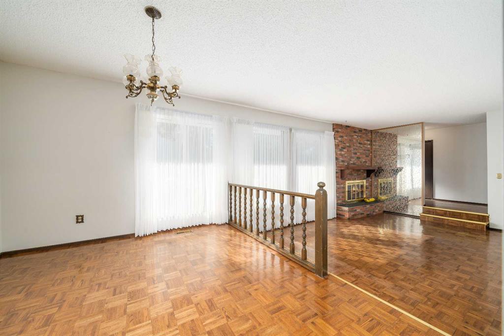 Picture of 44 Cunliffe Crescent SE, Medicine Hat Real Estate Listing