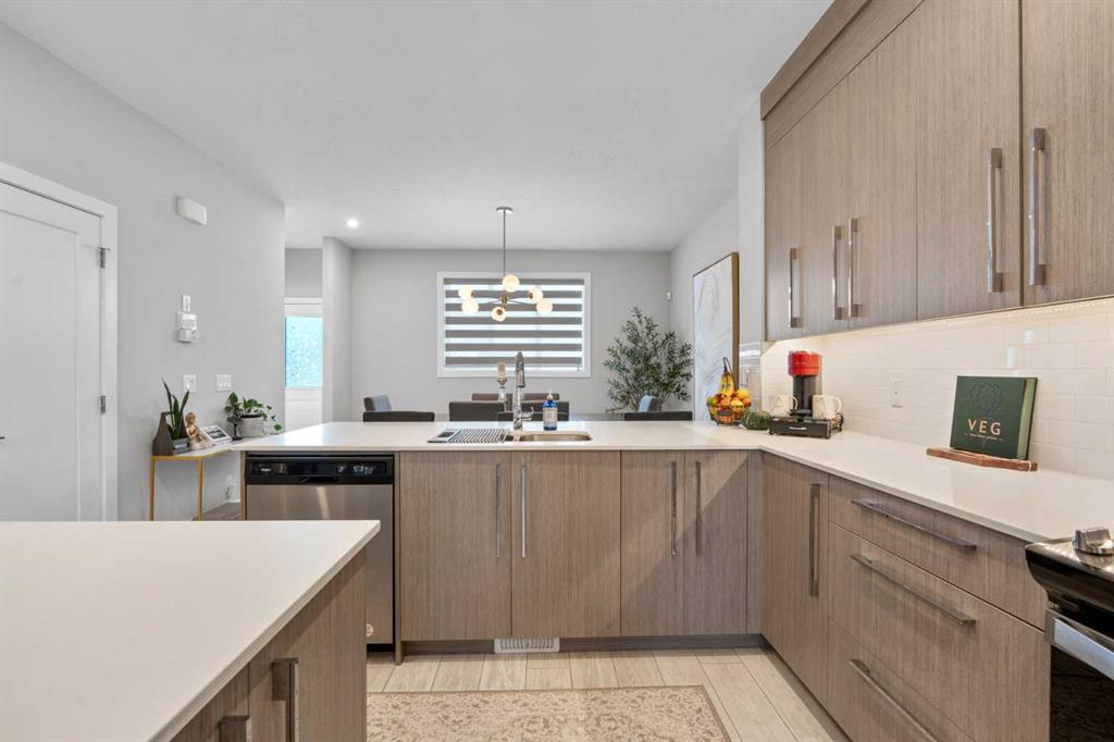Picture of 1053 west lakeview Drive , Chestermere Real Estate Listing