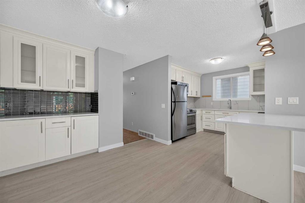 Picture of 218 Bermuda Drive NW, Calgary Real Estate Listing