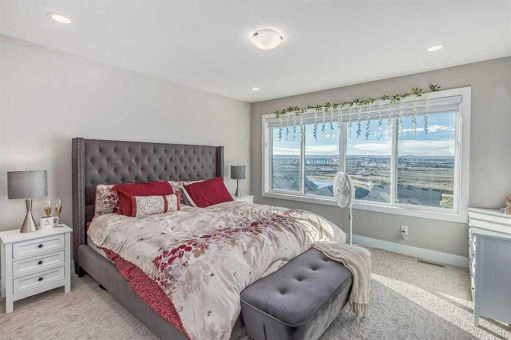 Picture of 155 Lucas Terrace NW, Calgary Real Estate Listing