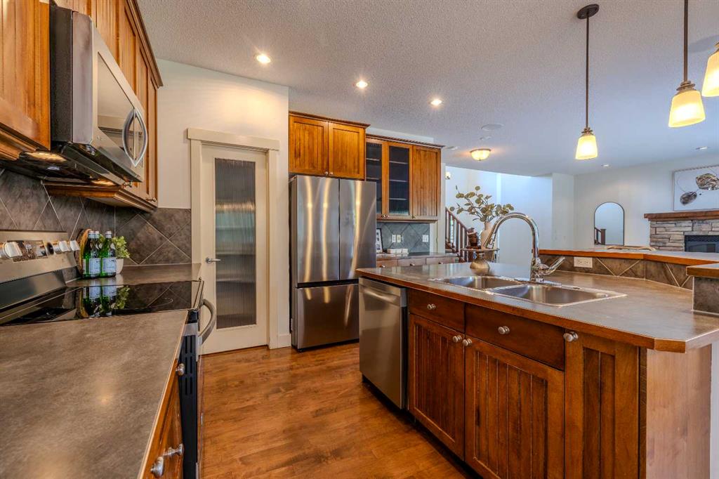 Picture of 1835 Evergreen Drive SW, Calgary Real Estate Listing