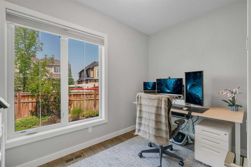 Picture of 381 Marquis Landing SE, Calgary Real Estate Listing