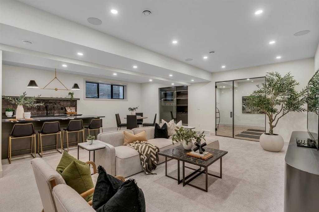 Picture of 4112 17 Street SW, Calgary Real Estate Listing