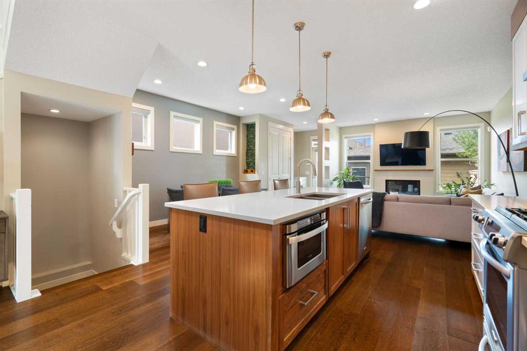 Picture of 3213 Kinsale Road SW, Calgary Real Estate Listing