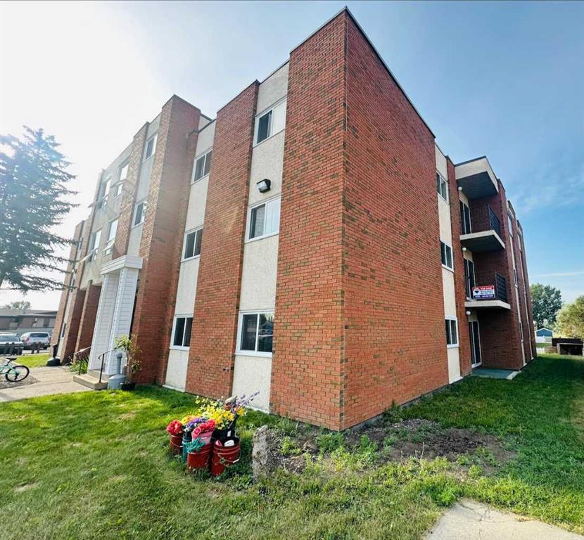 Picture of 201, 1 Chinook Crescent W, Claresholm Real Estate Listing