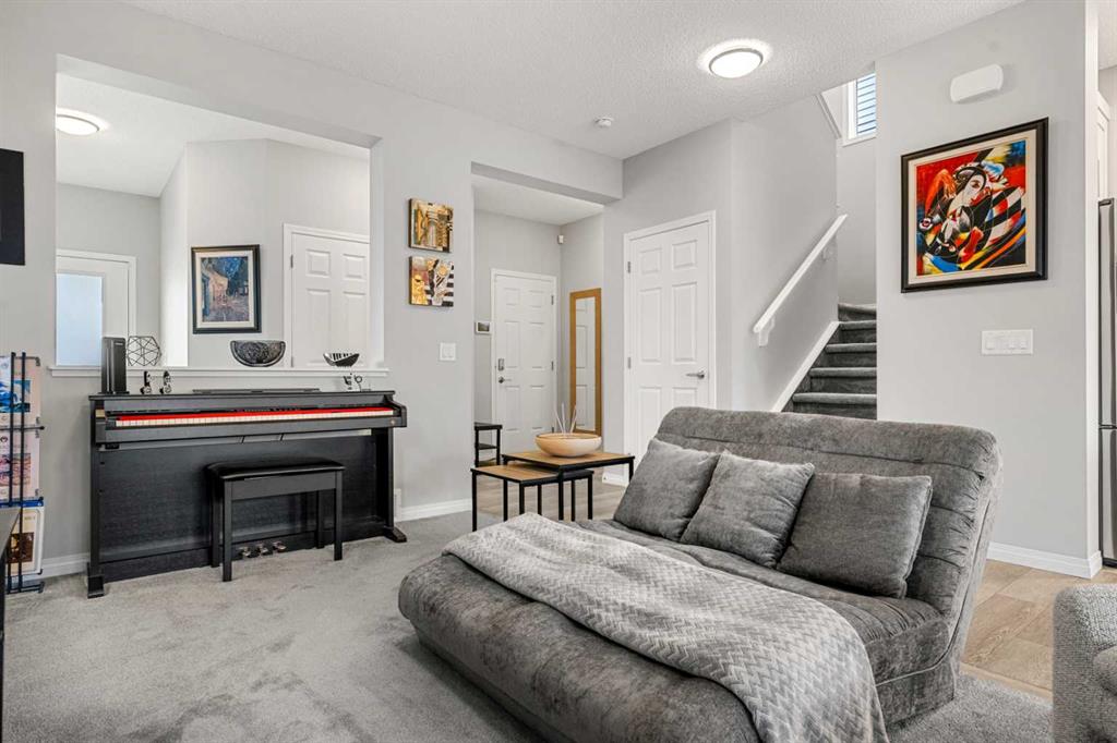 Picture of 1020 Chinook Gate Heath SW, Airdrie Real Estate Listing