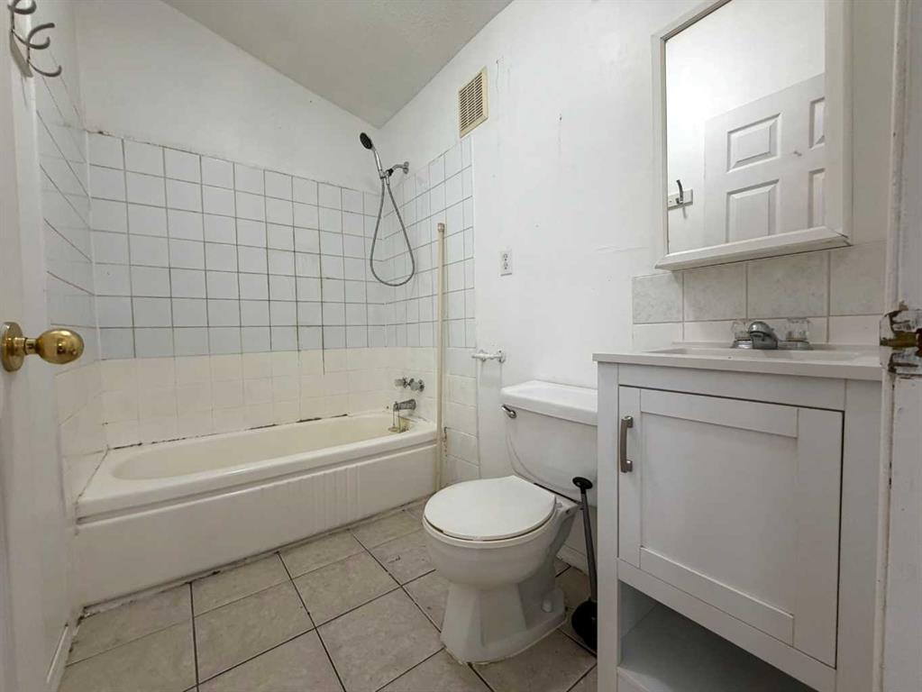 Picture of 1236 1 Avenue , Wainwright Real Estate Listing