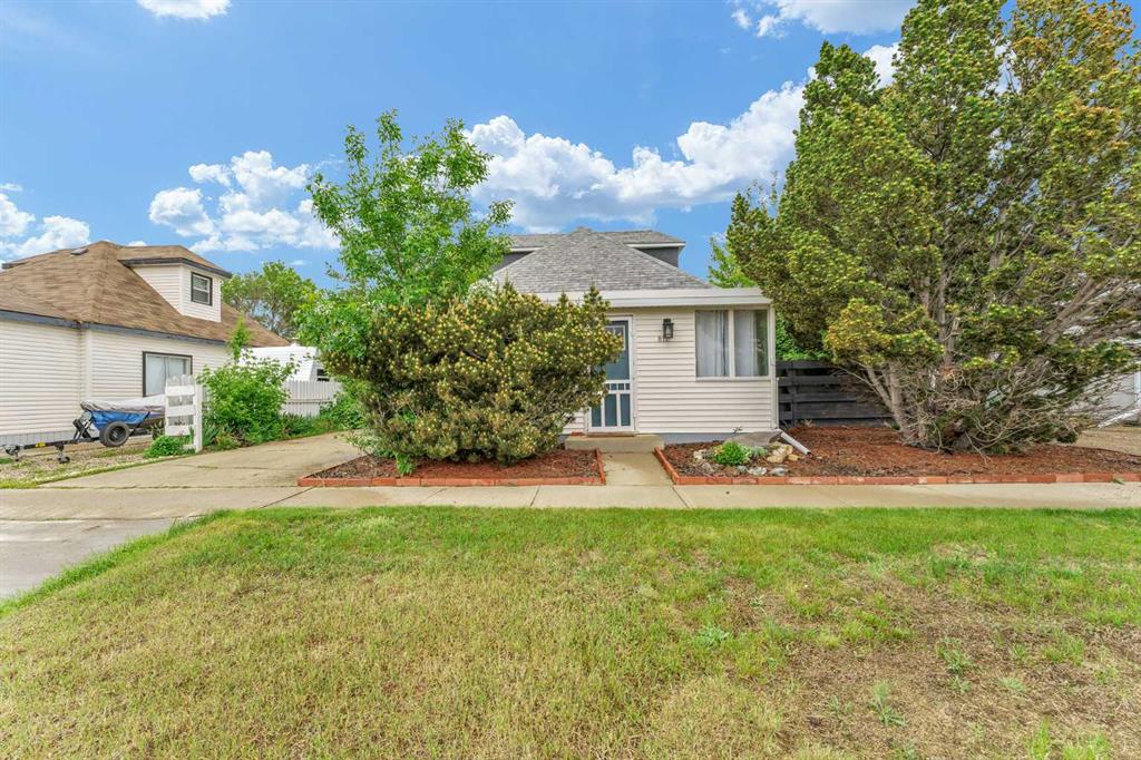 Picture of 817 Main Street S, Redcliff Real Estate Listing