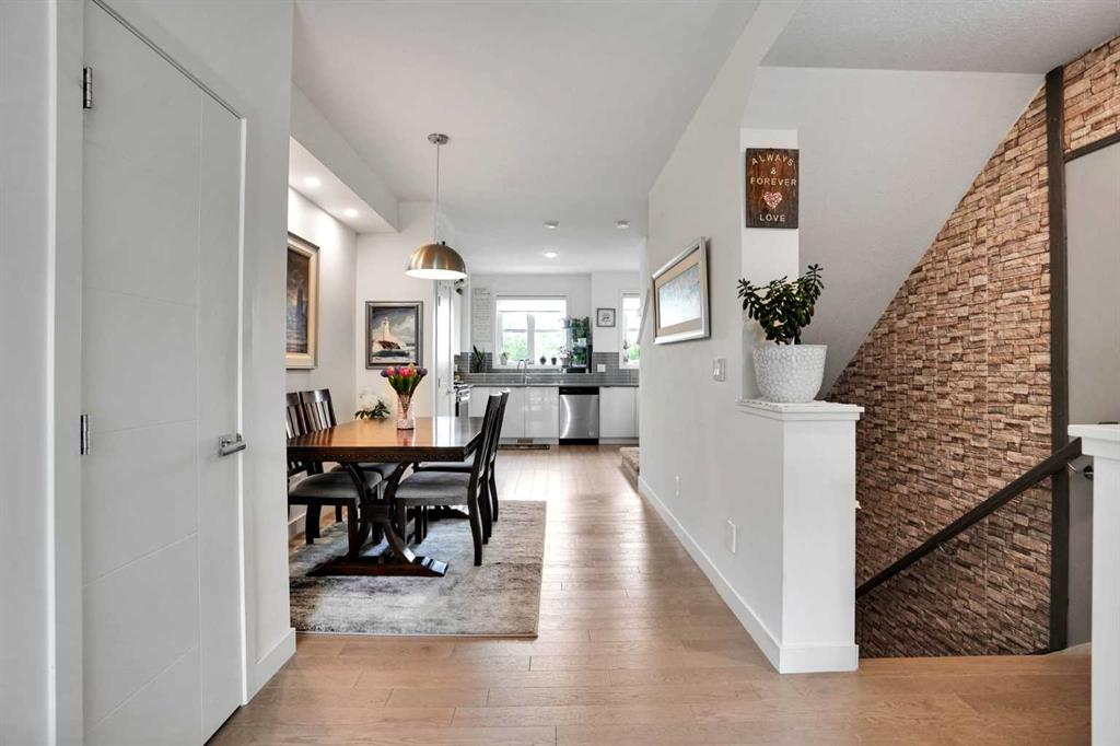 Picture of 984 Walden Drive SE, Calgary Real Estate Listing