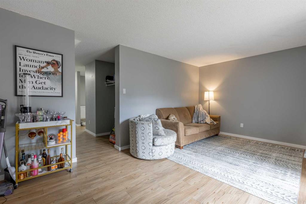 Picture of 43, 55 Lemoyne Crescent W, Lethbridge Real Estate Listing