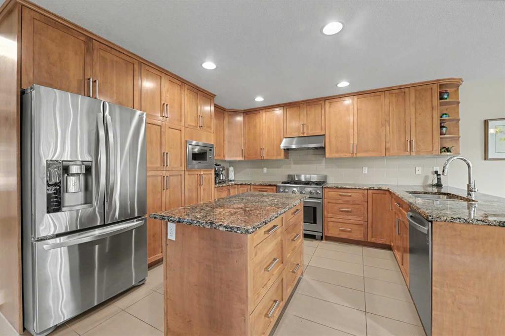 Picture of 915 Coopers Drive SW, Airdrie Real Estate Listing