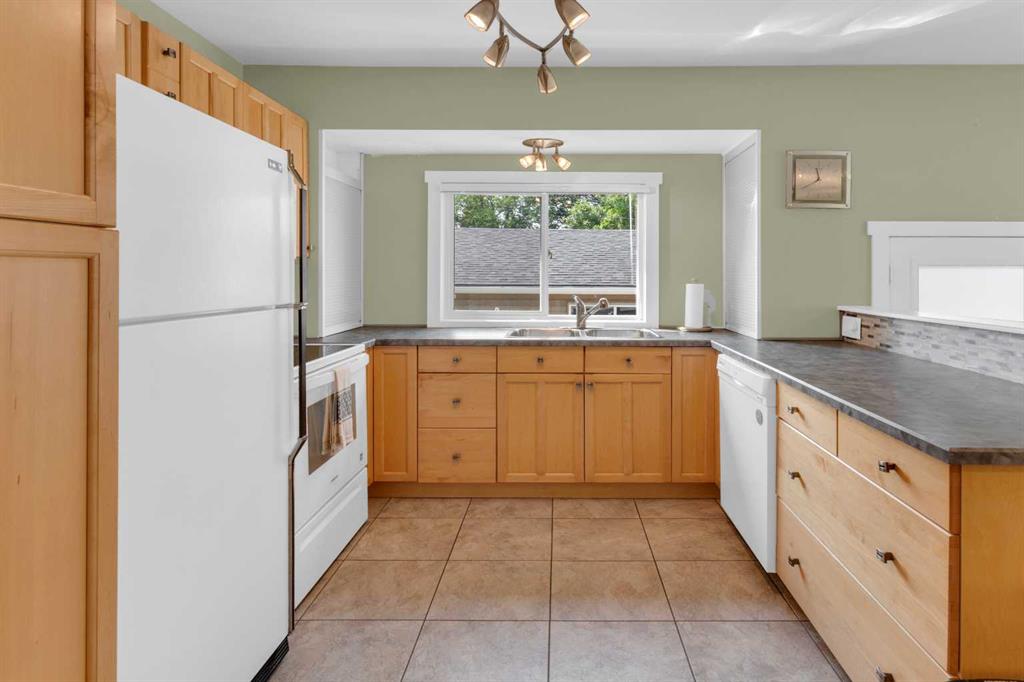 Picture of 1 Thorncliffe Crescent NW, Calgary Real Estate Listing