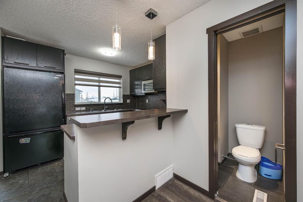 Picture of 702 Panamount Boulevard NW, Calgary Real Estate Listing