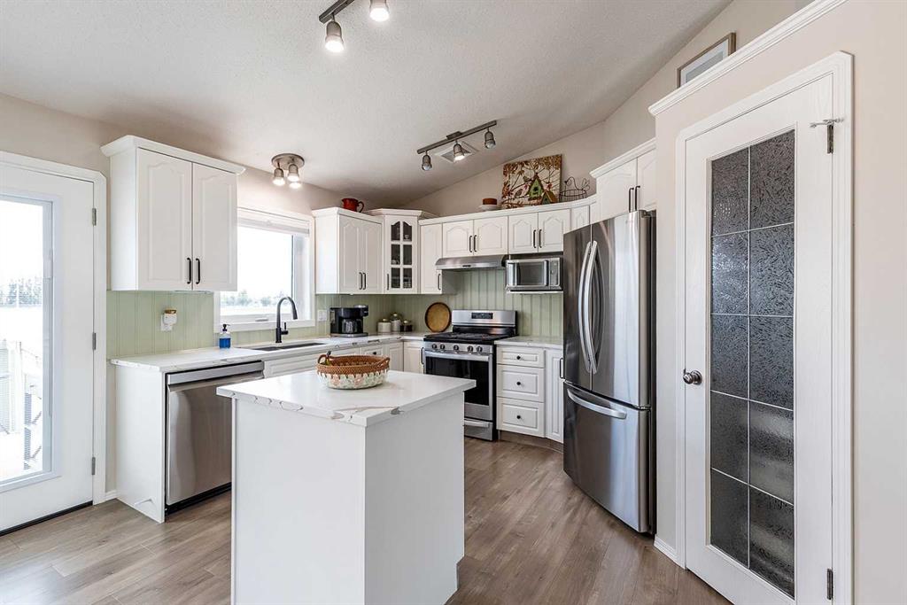 Picture of 168 Hunt Crescent NE, Medicine Hat Real Estate Listing