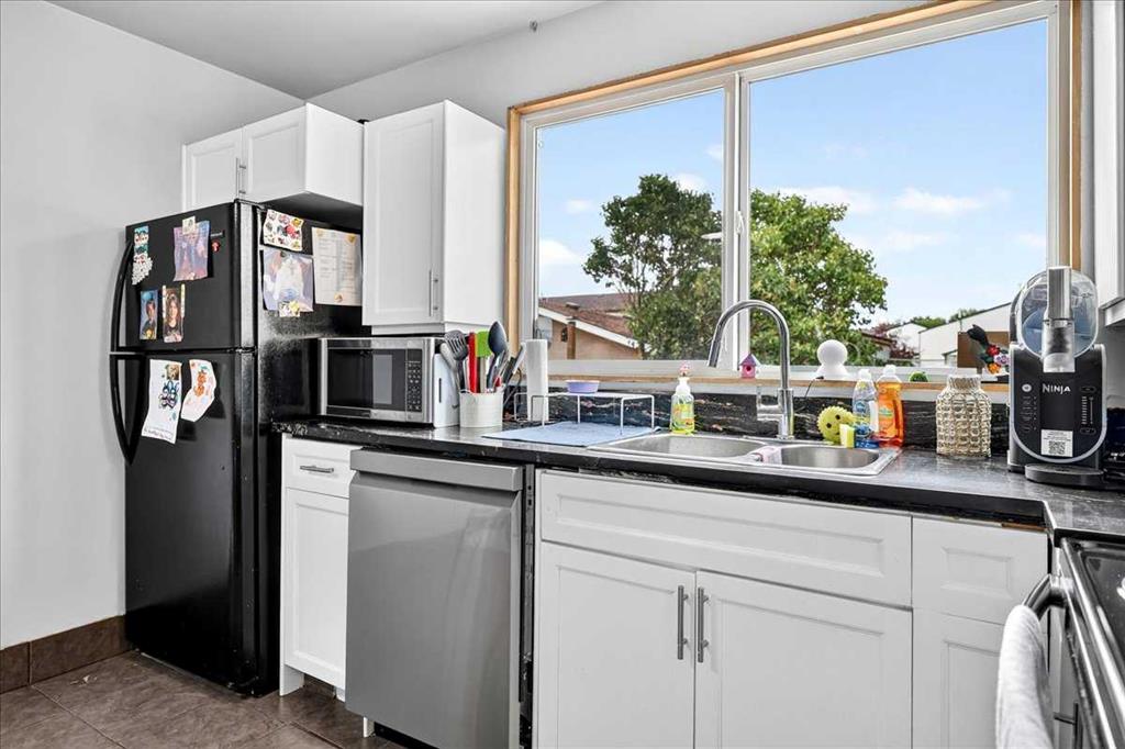 Picture of 219 Penworth Drive SE, Calgary Real Estate Listing
