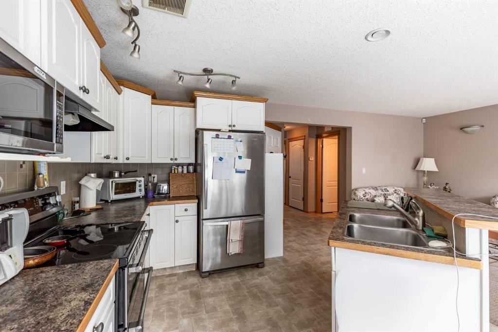 Picture of 37 Northlands Crescent NE, Medicine Hat Real Estate Listing