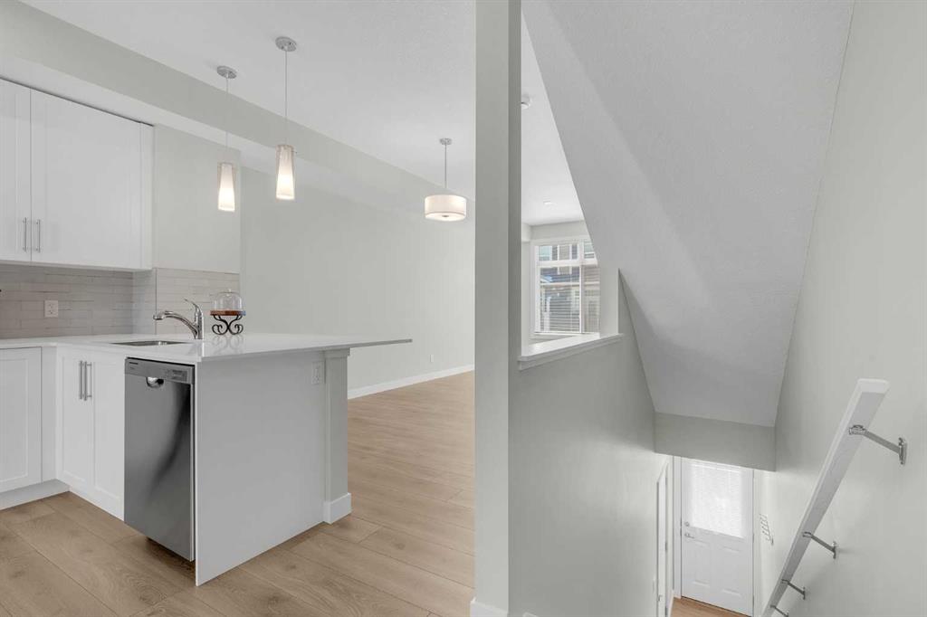 Picture of 118 Legacy Path SE, Calgary Real Estate Listing