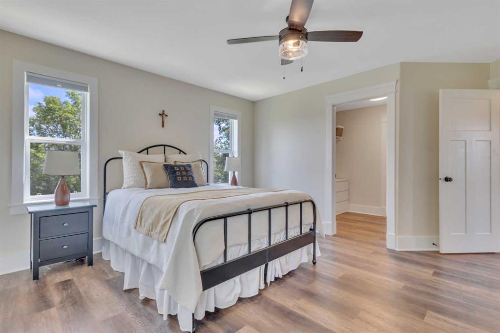 Picture of 4815 49 Street , Clive Real Estate Listing