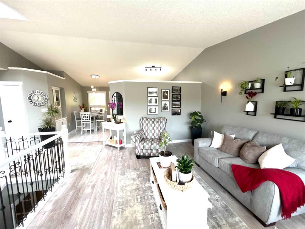 Picture of 1332 17 Street SE, Medicine Hat Real Estate Listing