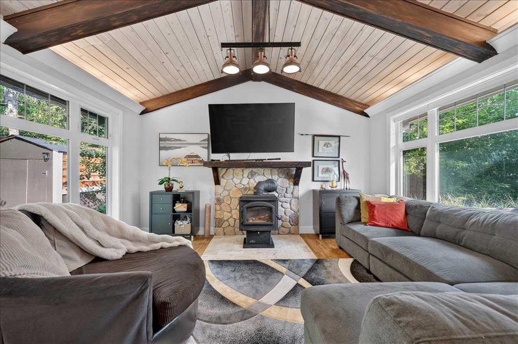 Picture of 9011 33 Avenue NW, Calgary Real Estate Listing