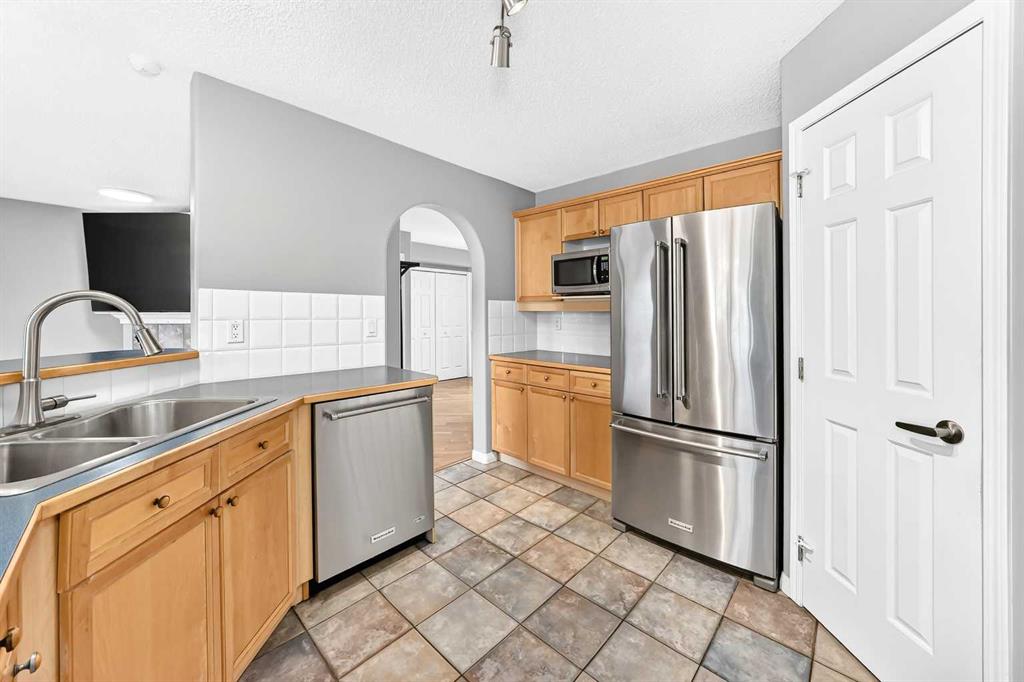 Picture of 23 Thornbird Way SE, Airdrie Real Estate Listing
