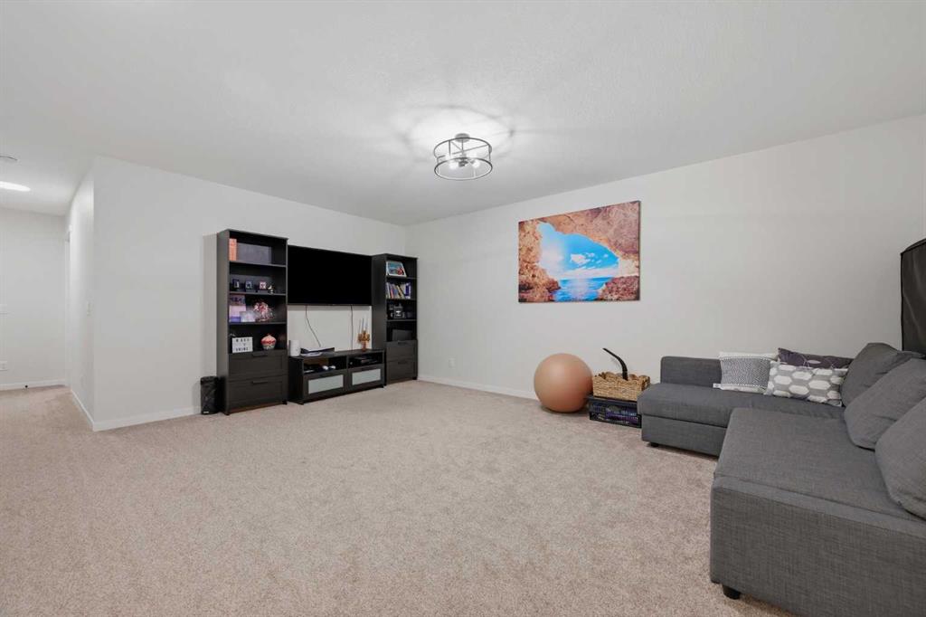 Picture of 147 Magnolia Path SE, Calgary Real Estate Listing
