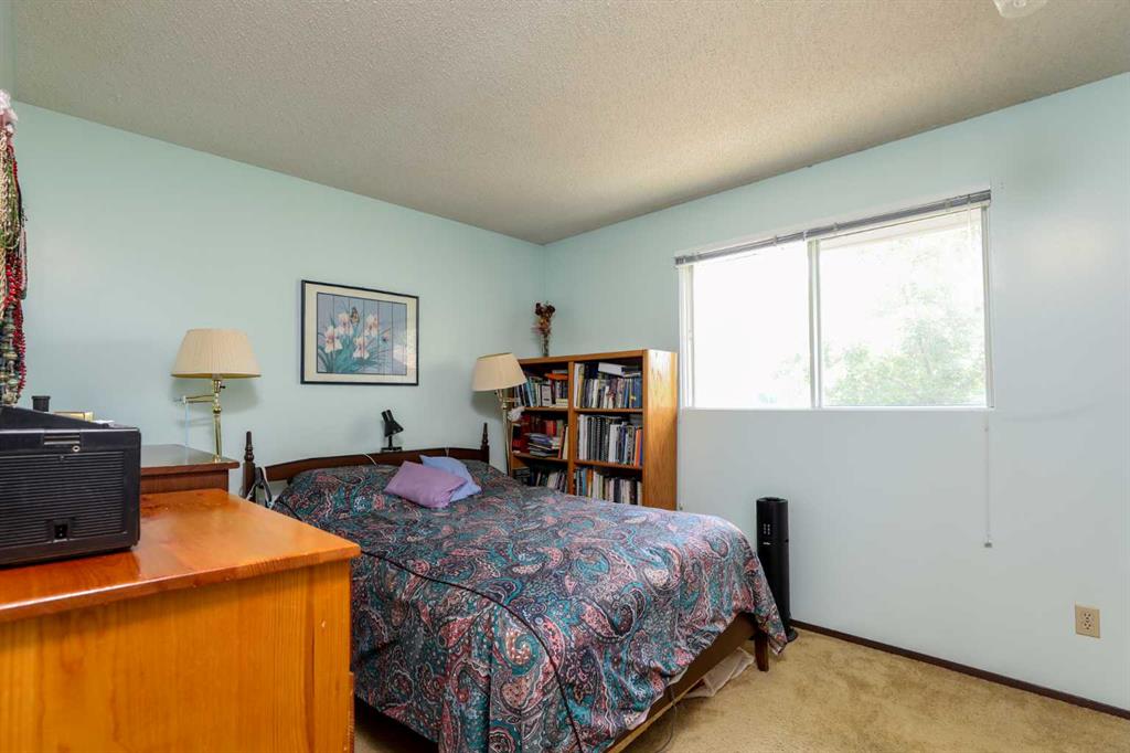 Picture of 1031 Cameron Road  S, Lethbridge Real Estate Listing