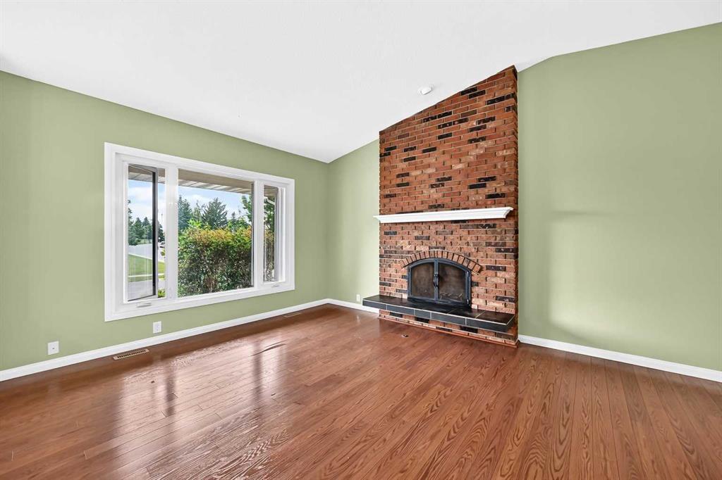 Picture of 11335 Braeside Drive SW, Calgary Real Estate Listing