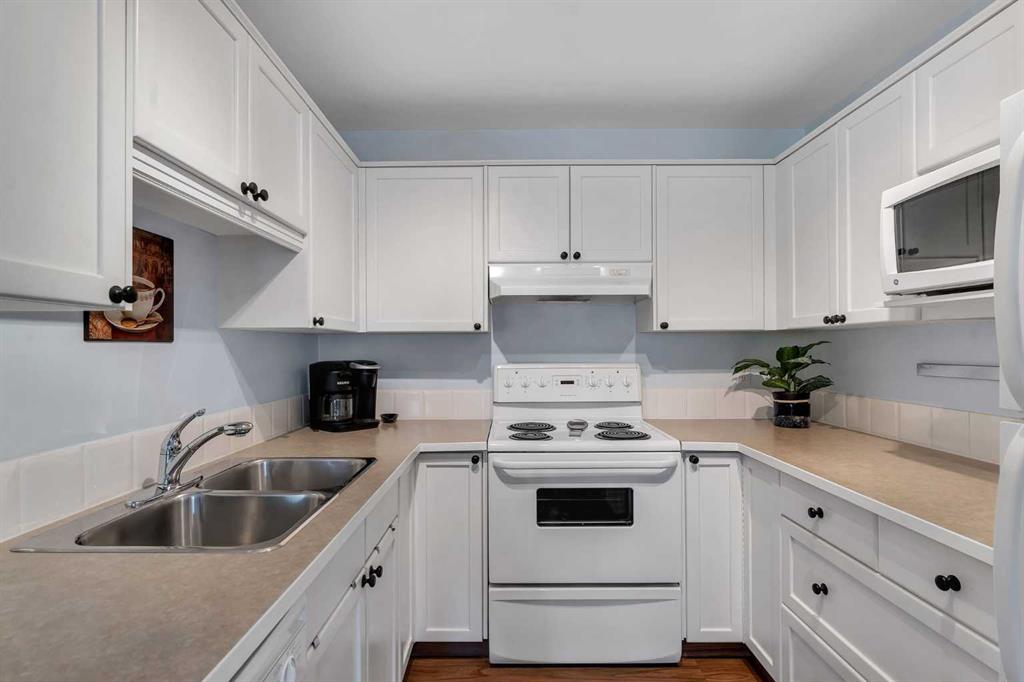 Picture of 6, 156 Canoe Drive SW, Airdrie Real Estate Listing