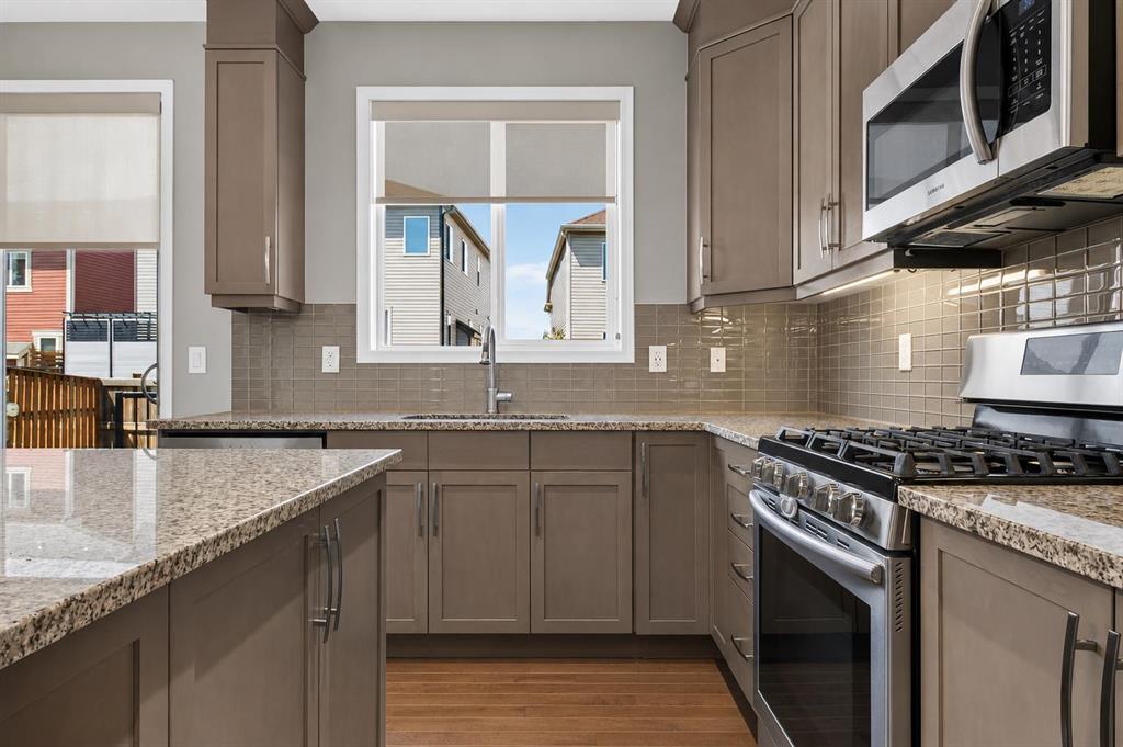 Picture of 150 Osborne Rise SW, Airdrie Real Estate Listing