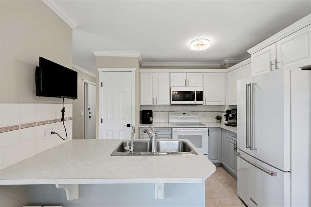 Picture of 18, 15 Silver Springs Way NW, Airdrie Real Estate Listing