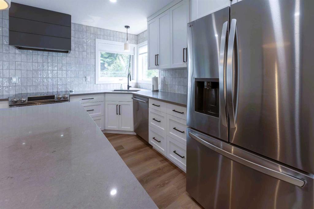 Picture of 19 Royal Crescent , Lacombe Real Estate Listing