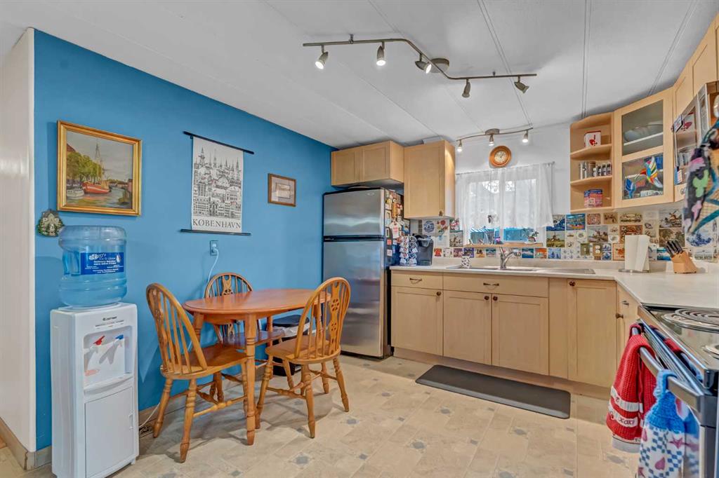 Picture of 2, 612 20 Street NE, Medicine Hat Real Estate Listing