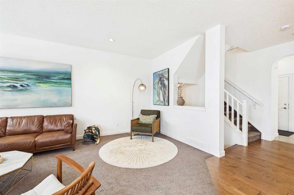 Picture of 25 Evansglen Mews NW, Calgary Real Estate Listing