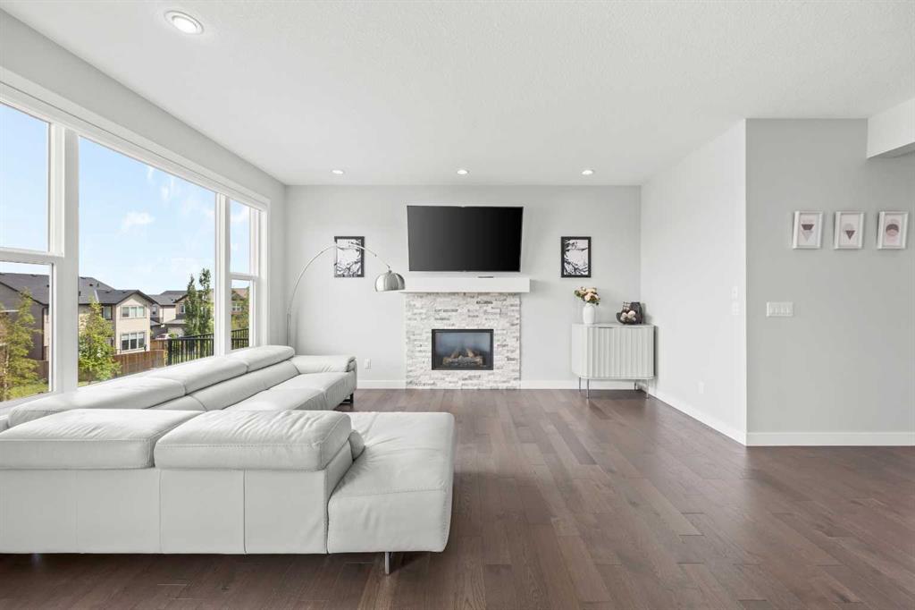 Picture of 238 Nolancrest Heights NW, Calgary Real Estate Listing