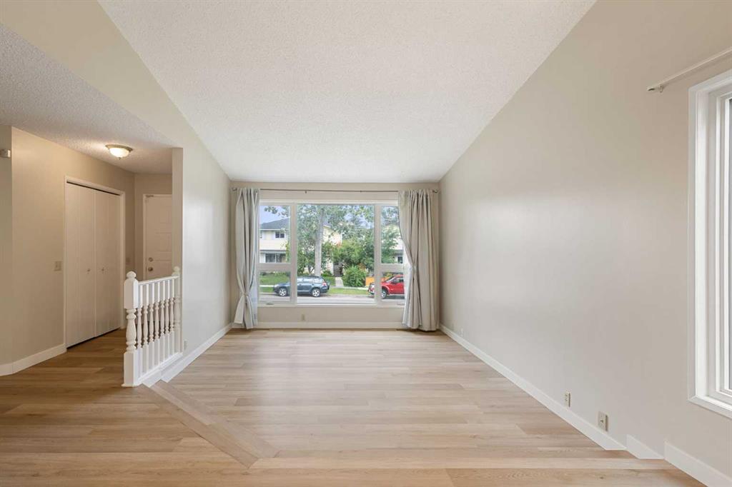 Picture of 1111 Berkley Drive NW, Calgary Real Estate Listing