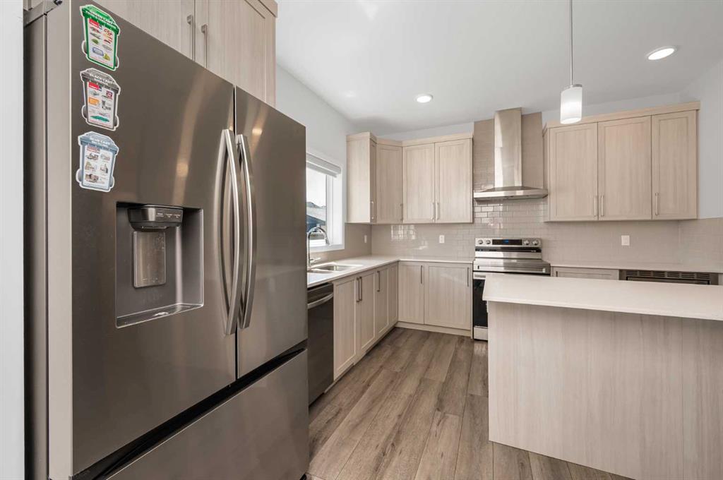 Picture of 399 Magnolia Drive SE, Calgary Real Estate Listing