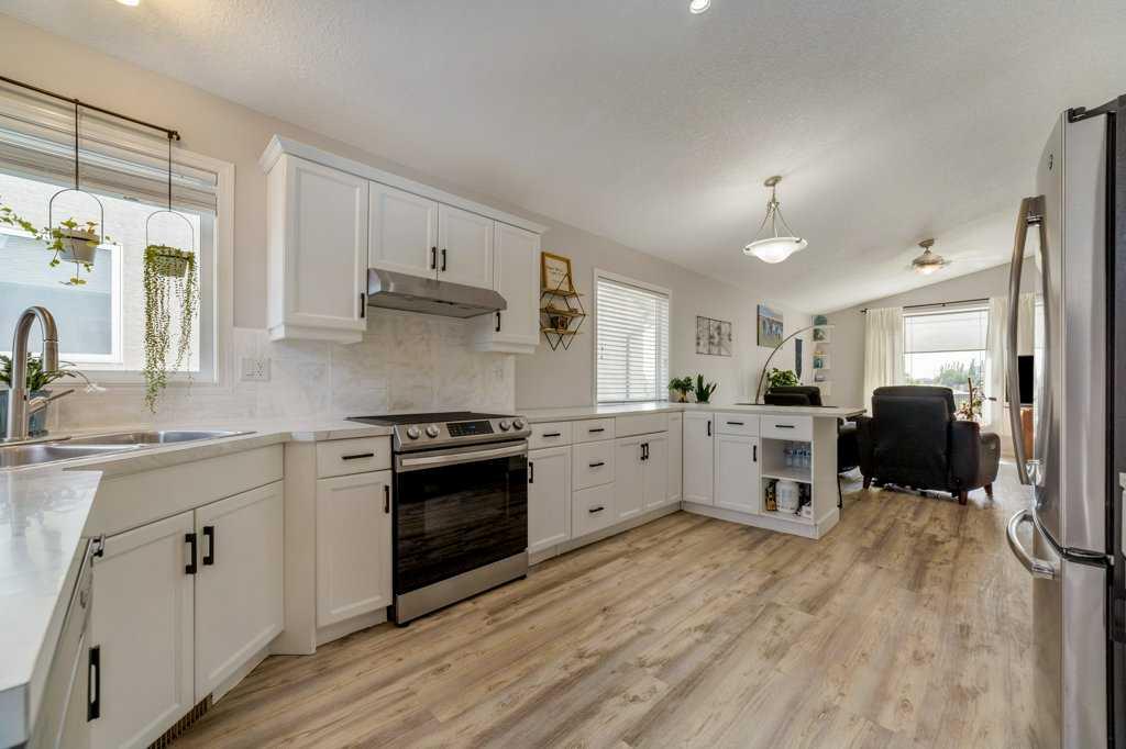 Picture of 215 Grand River Boulevard W, Lethbridge Real Estate Listing