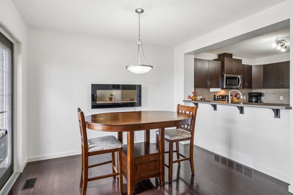 Picture of 150 River Heights Crescent , Cochrane Real Estate Listing