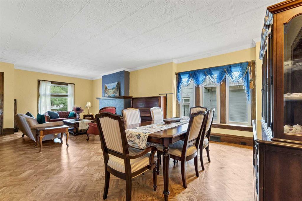 Picture of 379 5 Street SE, Medicine Hat Real Estate Listing