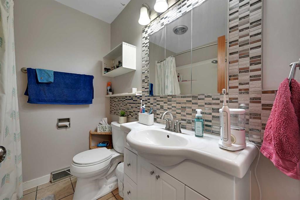Picture of 1415 Rosehill Drive NW, Calgary Real Estate Listing