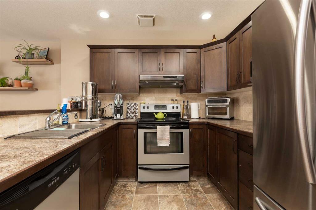 Picture of 2, 20 Cougar Cove N, Lethbridge Real Estate Listing
