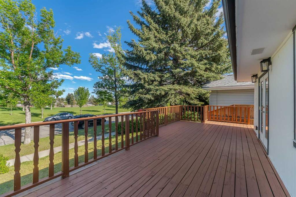 Picture of 8059 Huntington Street NE, Calgary Real Estate Listing