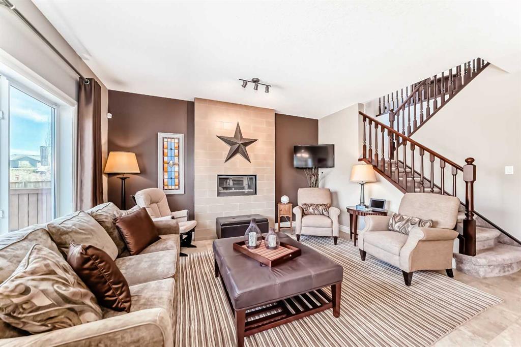 Picture of 1449 Ravenscroft Avenue SE, Airdrie Real Estate Listing