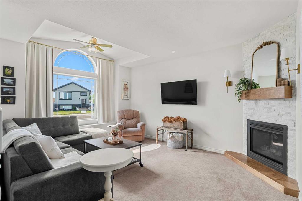 Picture of 508 Peever Street , Acme Real Estate Listing