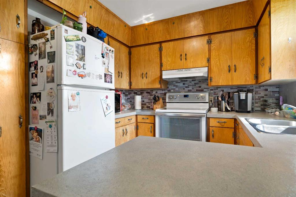 Picture of 30 Cochran Drive NW, Medicine Hat Real Estate Listing