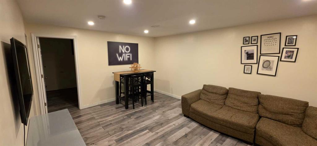 Picture of 2515 Cochrane Road NW, Calgary Real Estate Listing