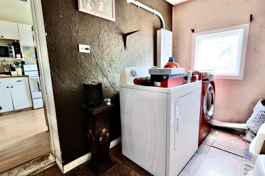 Picture of 109 3 Avenue E, Oyen Real Estate Listing