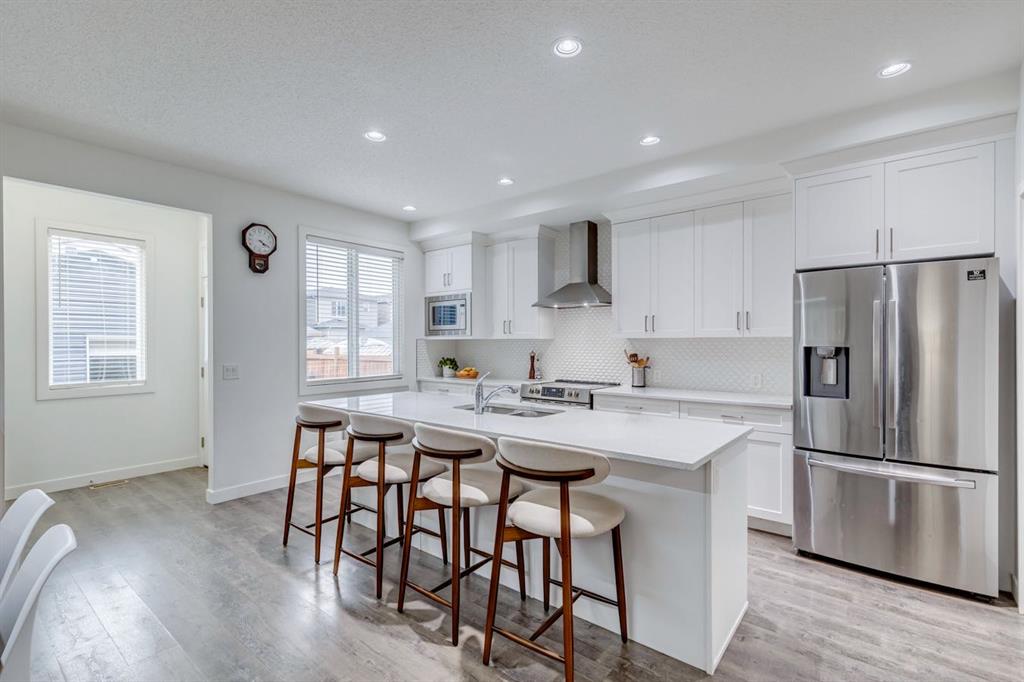 Picture of 24 Corner Meadows Park NE, Calgary Real Estate Listing
