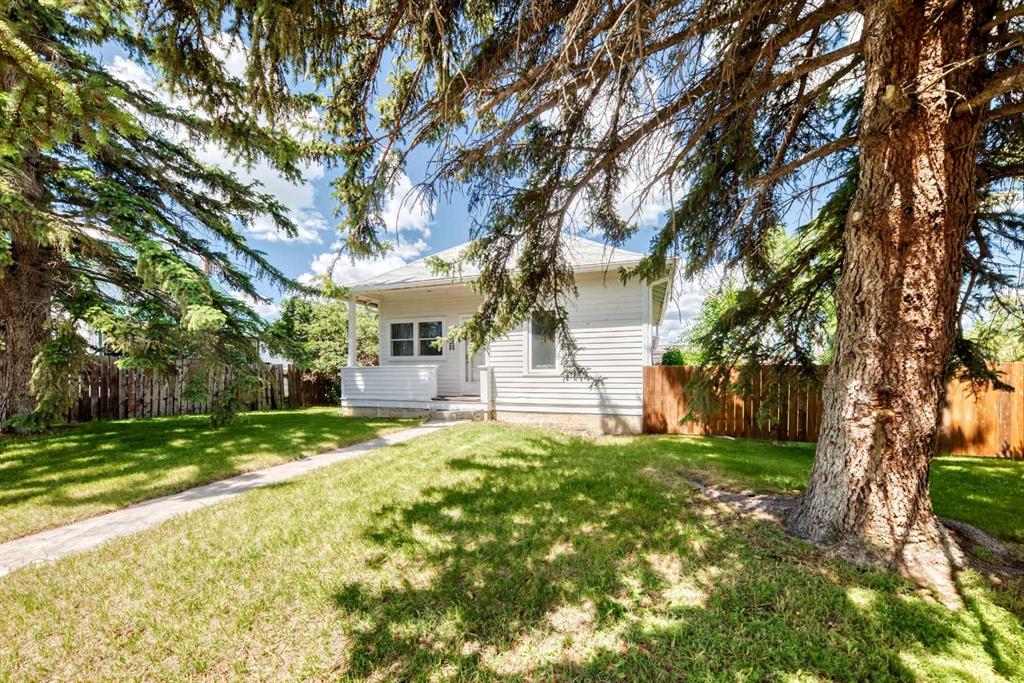 Picture of 212 5 Avenue , Strathmore Real Estate Listing